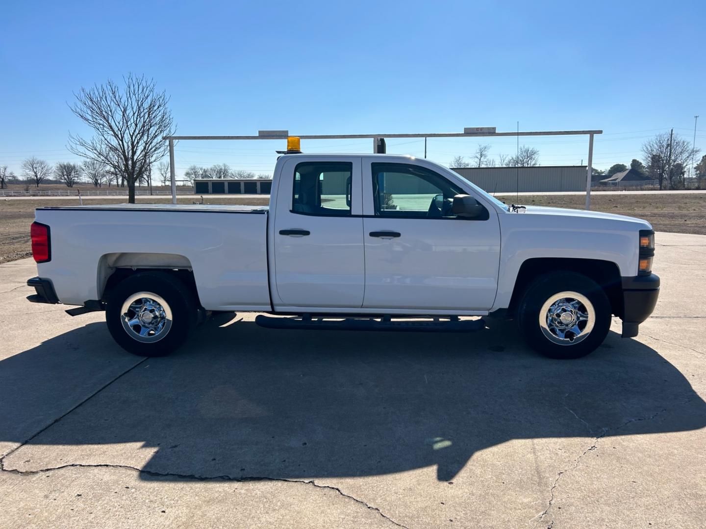 2015 White /Gray Chevrolet Silverado 1500 Work Truck Double Cab 2WD (1GCRCPEC1FZ) with an 5.3L V8 OHV 16V engine, 6-Speed Automatic transmission, located at 17760 Hwy 62, Morris, OK, 74445, (918) 733-4887, 35.609104, -95.877060 - 2015 CHEVY SILVERADO HAS THE 5.3L V8 AND IS RWD. IT FEATURES A KEYLESS ENTRY REMOTE, POWER WINDOWS, POWER MIRRORS, POWER LOCKS, AM/FM STEREO, PANDORA RADIO, AUX PORT, USB PORT, TRACTION CONTROL, CRUISE CONTROL, BACK UP CAMERA, BED COVER, BED LINER, AND HITCH. IT RUNS ON CNG (COMPRESSED NATURAL GAS) - Photo#3